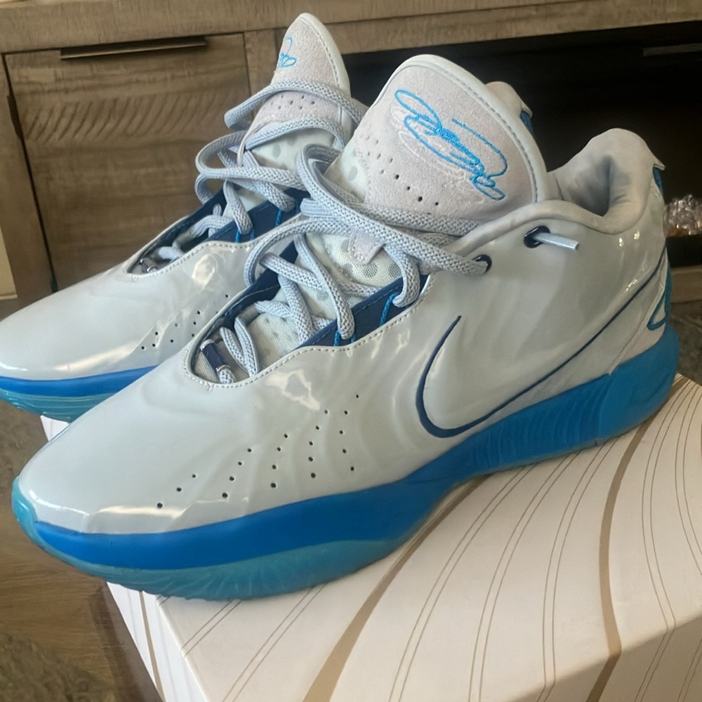 Nike LeBron XXI Basketball Shoes in Light Gray and Blue